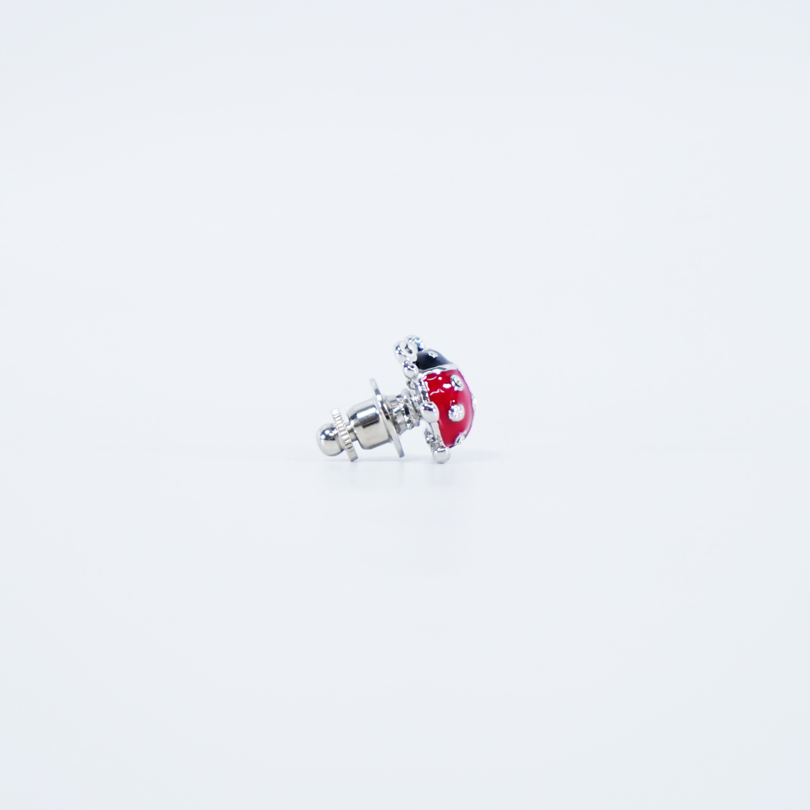 Ladybug lapel pin 57001650