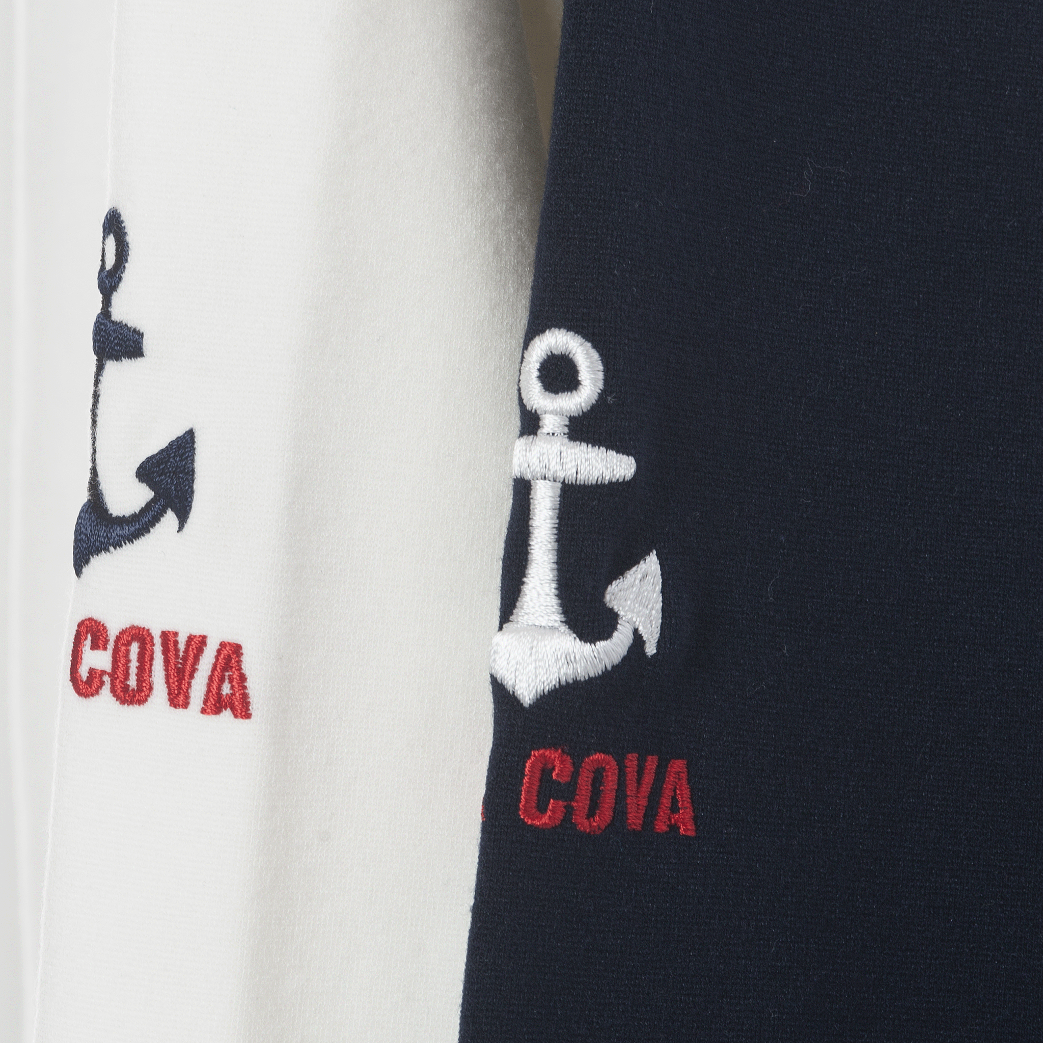 【公式】シナコバ (SINA COVA) Vネックプルオーバー 22250050の色味比較