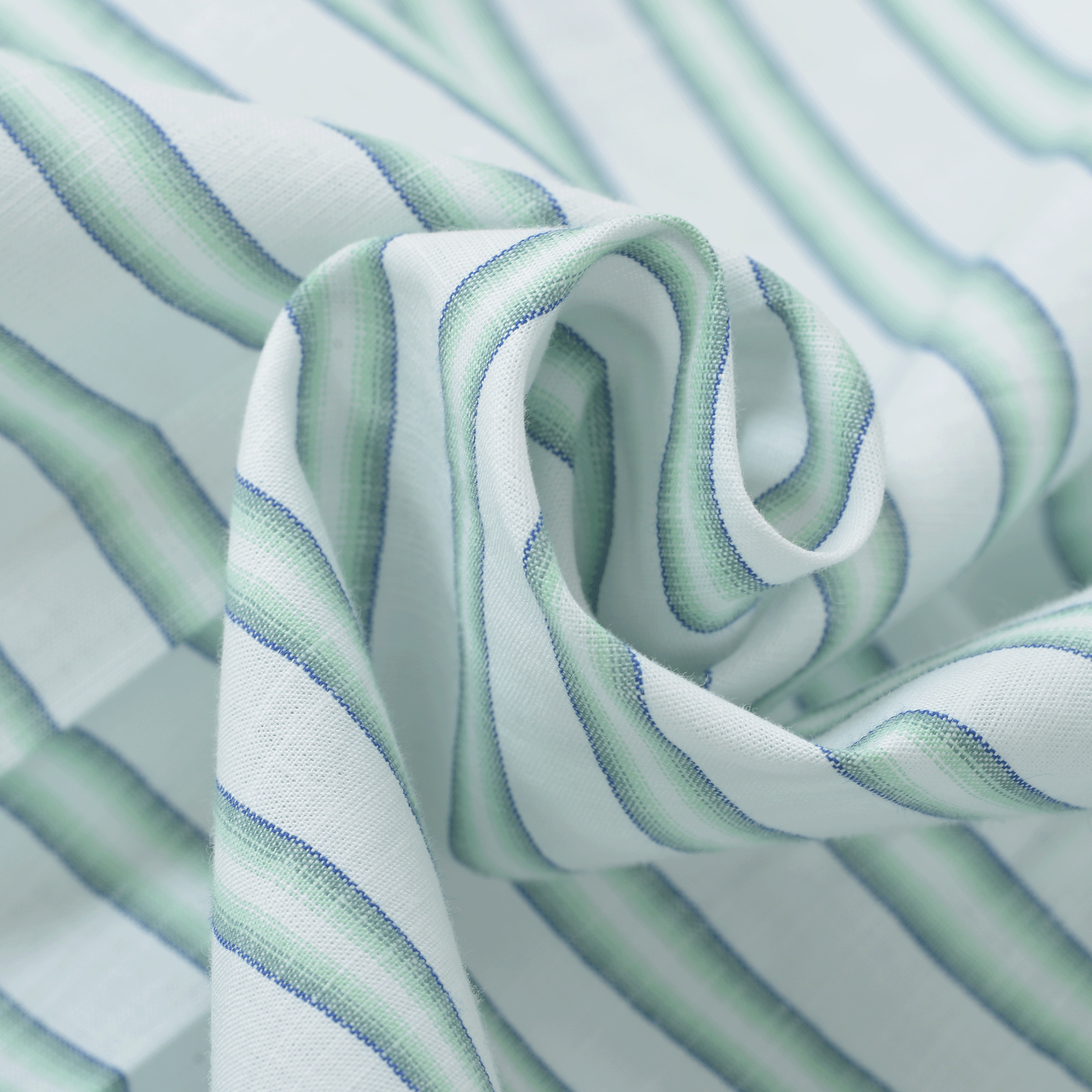 Long-sleeved button-down shirt 26124020